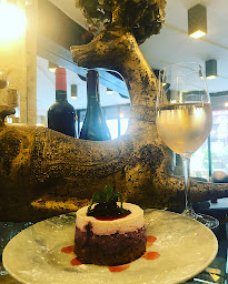 Photo n°56 de Monsieur Poirot à Paris (Cave à vins)