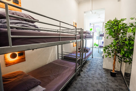 Mad Monkey East Side by null