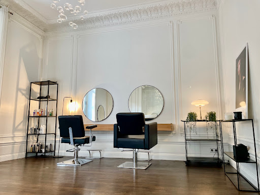 LE PETIT HÔTEL Coiffure - Thumbnail