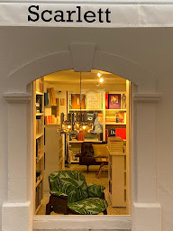 Photo n°3 de Scarlett Saint-Tropez à Saint-Tropez (Librairie de livres rares)