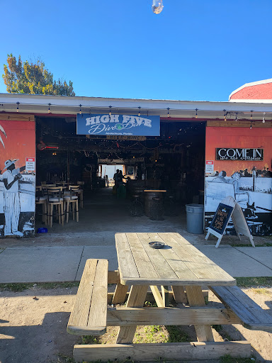 High Five Dive Bar - Visual