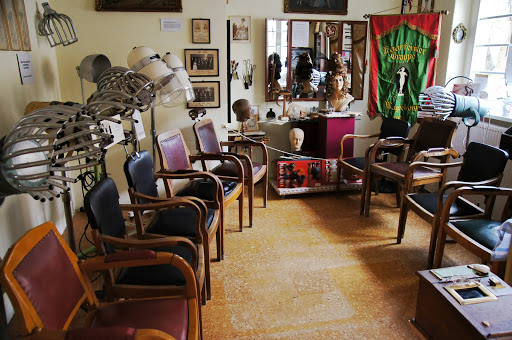 1. Magdeburger Friseurmuseum - Thumbnail