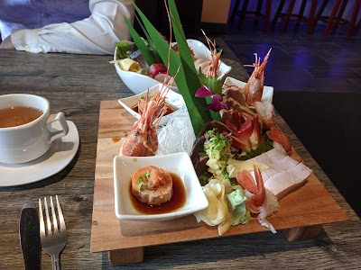 Bambu Kitchen & Sushi Bar
