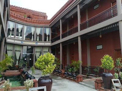 Photos of La Yaung Thoon