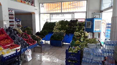 Photos of &Ouml;z Ak&ccedil;a Manavı