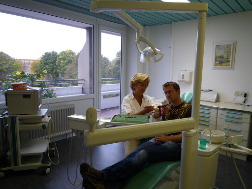 Bergmann Elisabeth Dr.med.dent. - Thumbnail