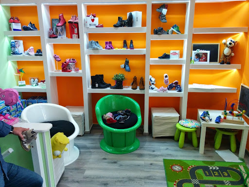 GROW Scarpe e calzature per bambini e bambine Gallery - Italy