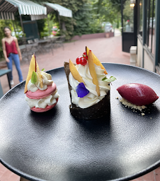 Photo n°37 de L’Auberge du Fruit Défendu à Rueil-Malmaison (Cave à vins)