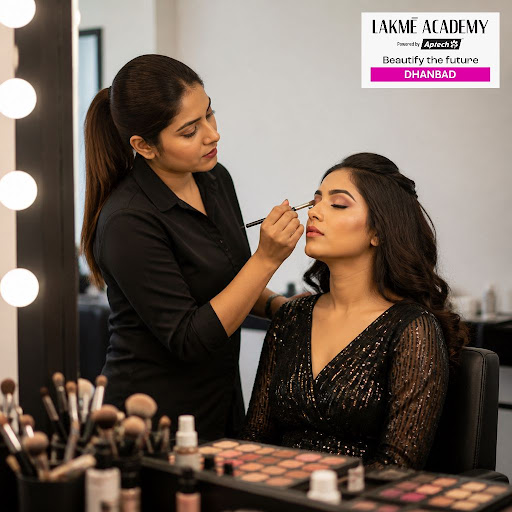 Dreaming of a successful makeup artist career? At LAKME ACADEMY DHANBAD Powered by Aptech, Saridh… post image