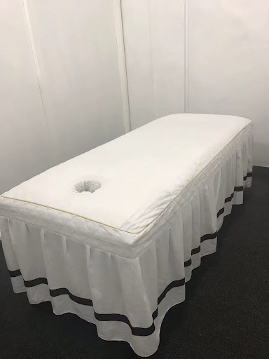 Bonnie's Massage Logo