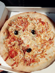 Photo n°31 de Pizza Station Distributeur de pizza à Saint-Valery-en-Caux (Restauration rapide)