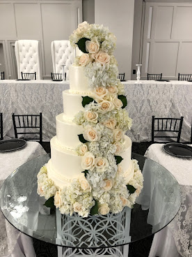 East Detroit Bakery & Deli by null