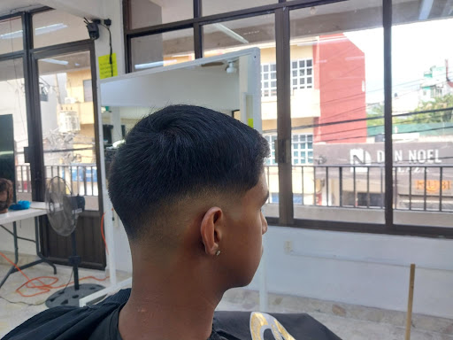 Barberia y Academia Perisson