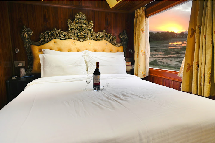 Palace On Wheels by null