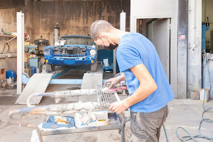 Photo n°17 de Carrosserie Azé et Bain à Vence (Atelier de carrosserie automobile)