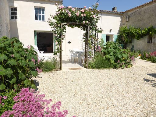 Photo de Villa Carolis et Villa Lorisa - La Rochelle à Croix-Chapeau (17220)