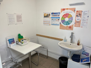 Photo n°4 de Pharmacie des Roches Prémarie à Roches-Prémarie-Andillé (Pharmacie)