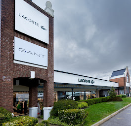 Photo n°21 de Lacoste Outlet Mac Arthur Glen Troyes à Pont-Sainte-Marie (Magasin de vêtements pour femmes)