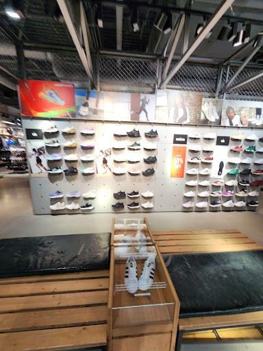 adidas Store New York, Queen's Center - Thumbnail