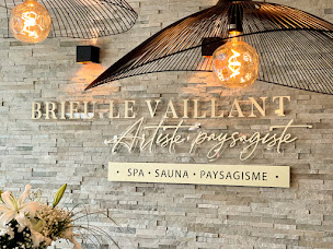 Photo n°2 de Showroom Spa & Sauna BRIEU LE VAILLANT - Vente de Spa Jacuzzi Sauna Hammam en Bretagne à BINIC (Magasin de matériel pour piscines)