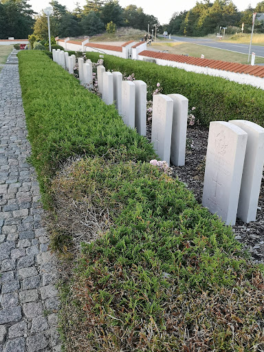 Commonwealth War Graves Kirkeby - Thumbnail