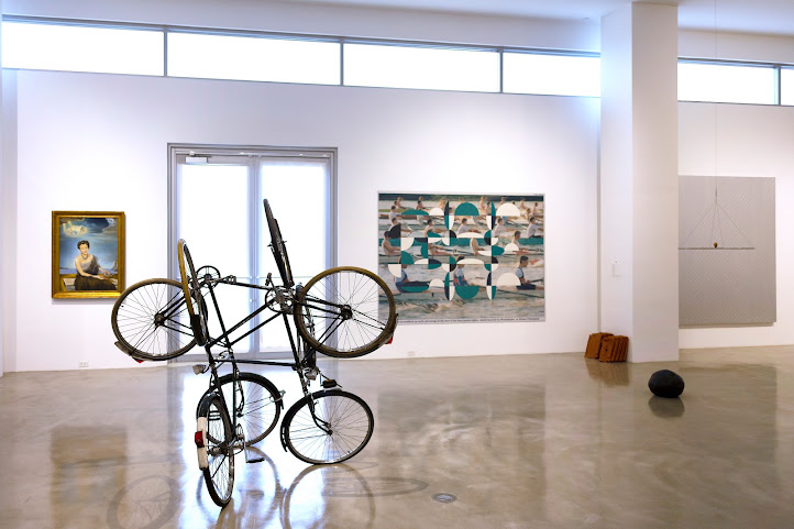 de la Cruz Collection by null