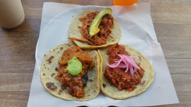 Guisados Tacos