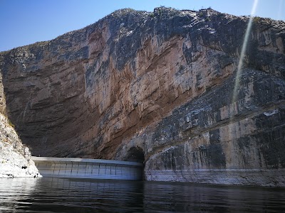 Photos of Presa Zimap&aacute;n