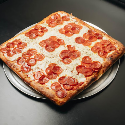 La Famiglia Pizza & Pasta by null