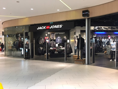 JACK & JONES Krankroksgatan 17, 721 38 Västerås, Sverige