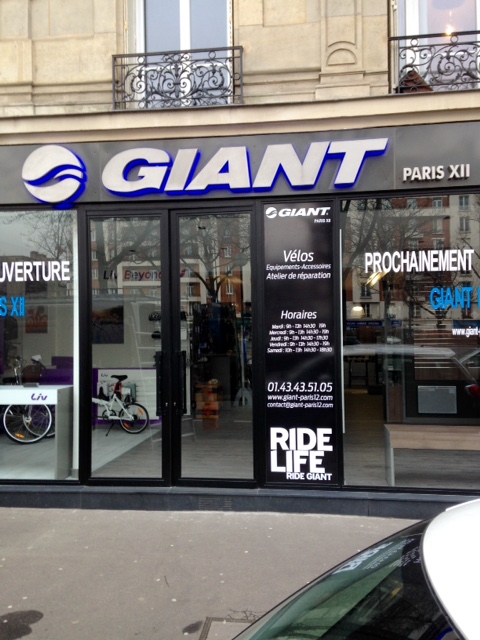 Giant Paris 12