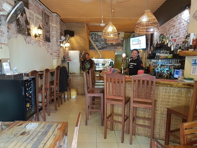 Max Bar & Kitchen