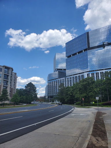 Hammond Dr NE & Peachtree Dunwoody Rd