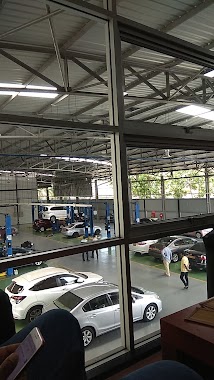 Stafford Motor Service Center, Author: Chamod Ranasinghe