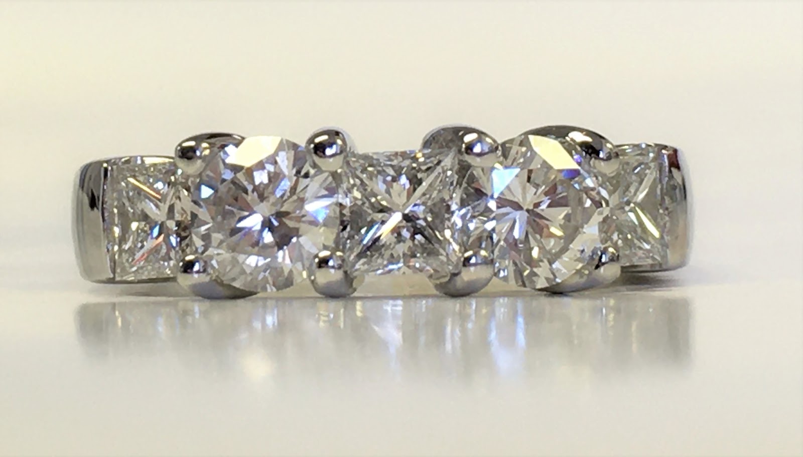 image of jewelry or Gigliotti Jewelers store front