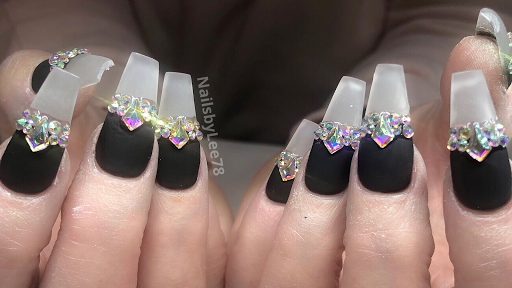 Royal Nails And Beauty