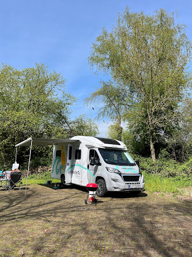 roadsurfer - Buscamper en camperverhuur Rotterdam - Thumbnail