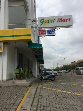 Giant Mart, Author: Asrul Sani Mohamad