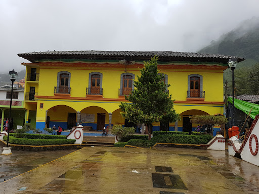 Hospital Y Zocalo De Ahucatlan