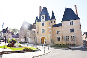 Photo n°1 de Mairie d'Aubigny-sur-Nère à Aubigny-sur-Nère (Hôtel de ville)