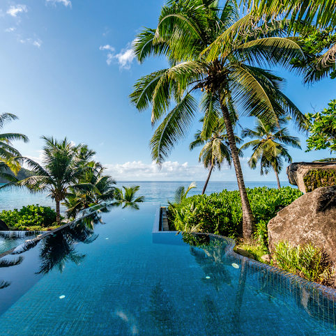 Roomer Travel by null