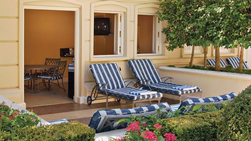 Pool a Paris by null