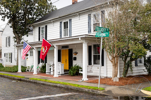 Historic River City Lodge