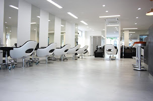 Photo n°6 de Y Salon La Varenne à Saint-Maur-des-Fossés (Magasin de produits de beauté)