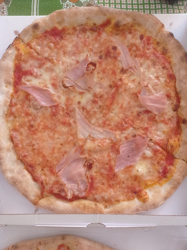 Pizza Da Willy pizzeria d'asporto. Gallery - Italy