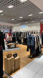 Photo n°3 de ba&sh - Galeries Lafayette - Cap 3000 à Saint-Laurent-du-Var (Magasin de chaussures)