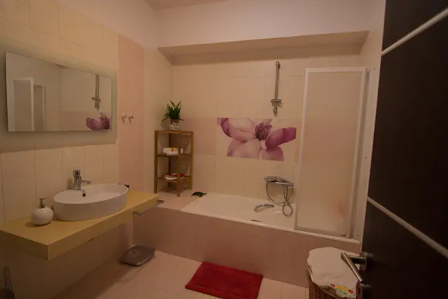 Comentarii opinii despre Iris House