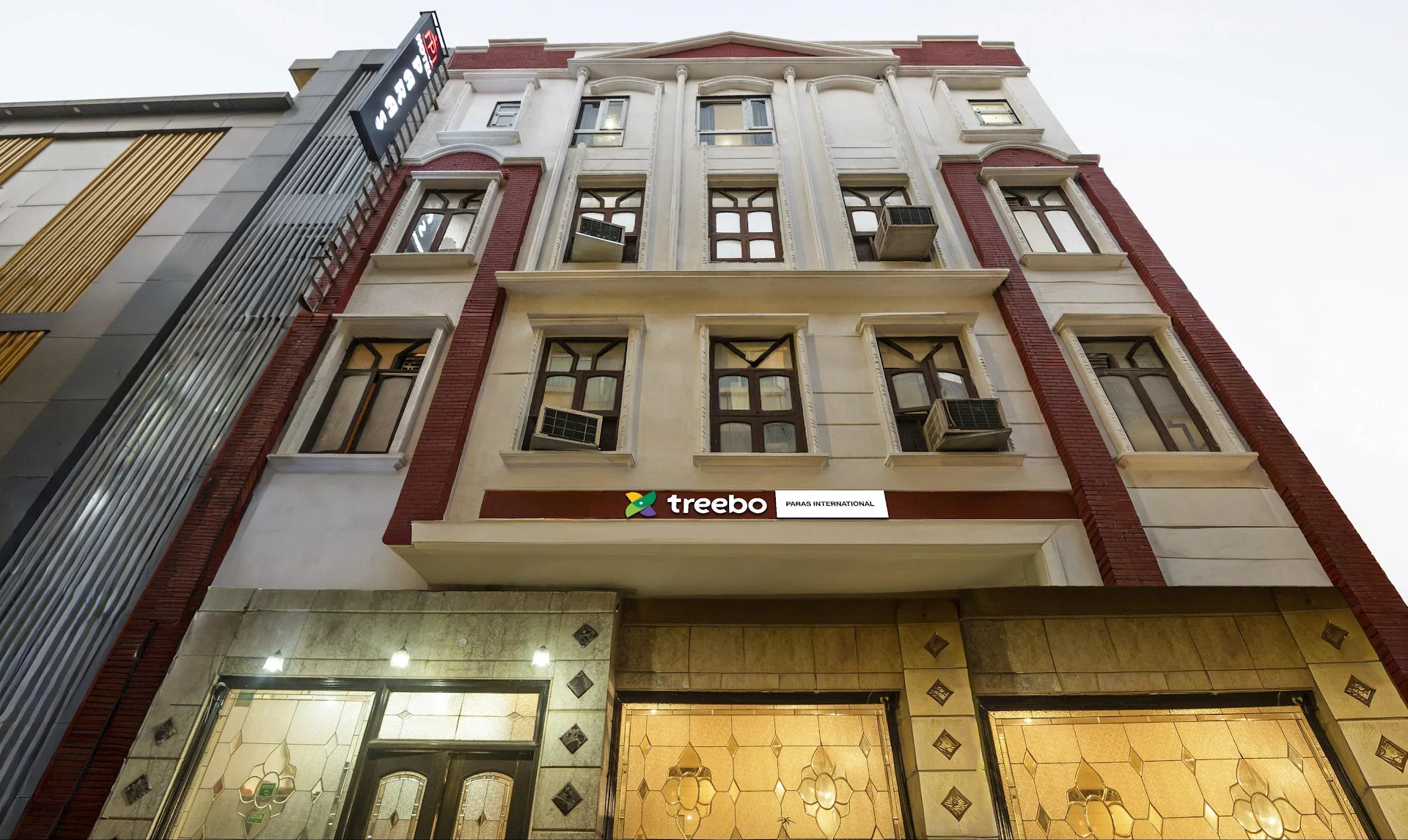 Hotel Paras International
