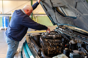 Photo n°14 de Centre contrôle technique DEKRA (AUTO - MOTO) à Montbron (Service de contrôle technique automobile)