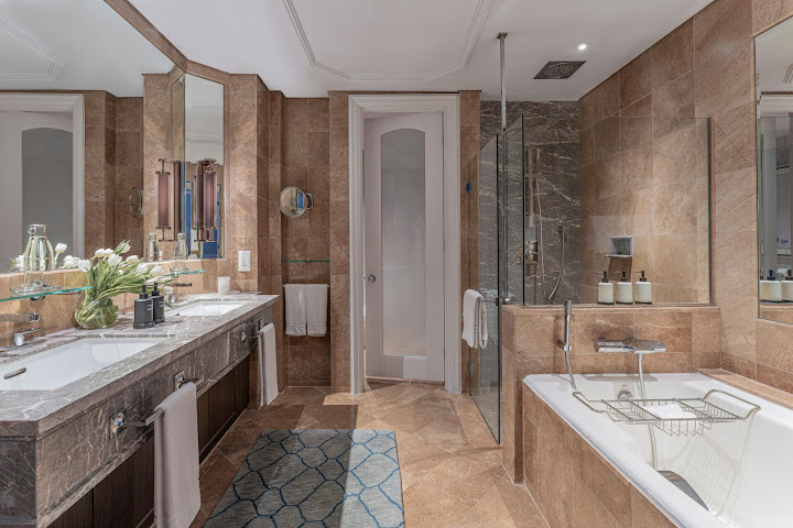 Four Seasons Hotel Singapore by null